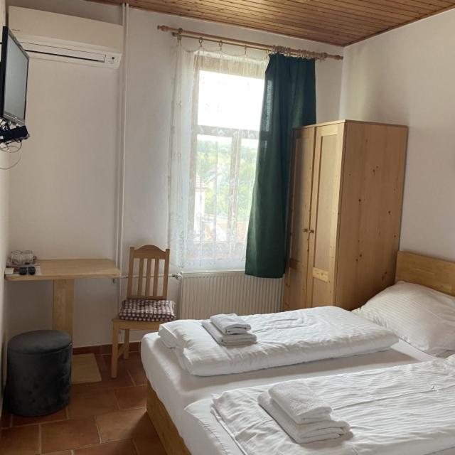 Hotel Kreta Кутна Гора Екстер'єр фото