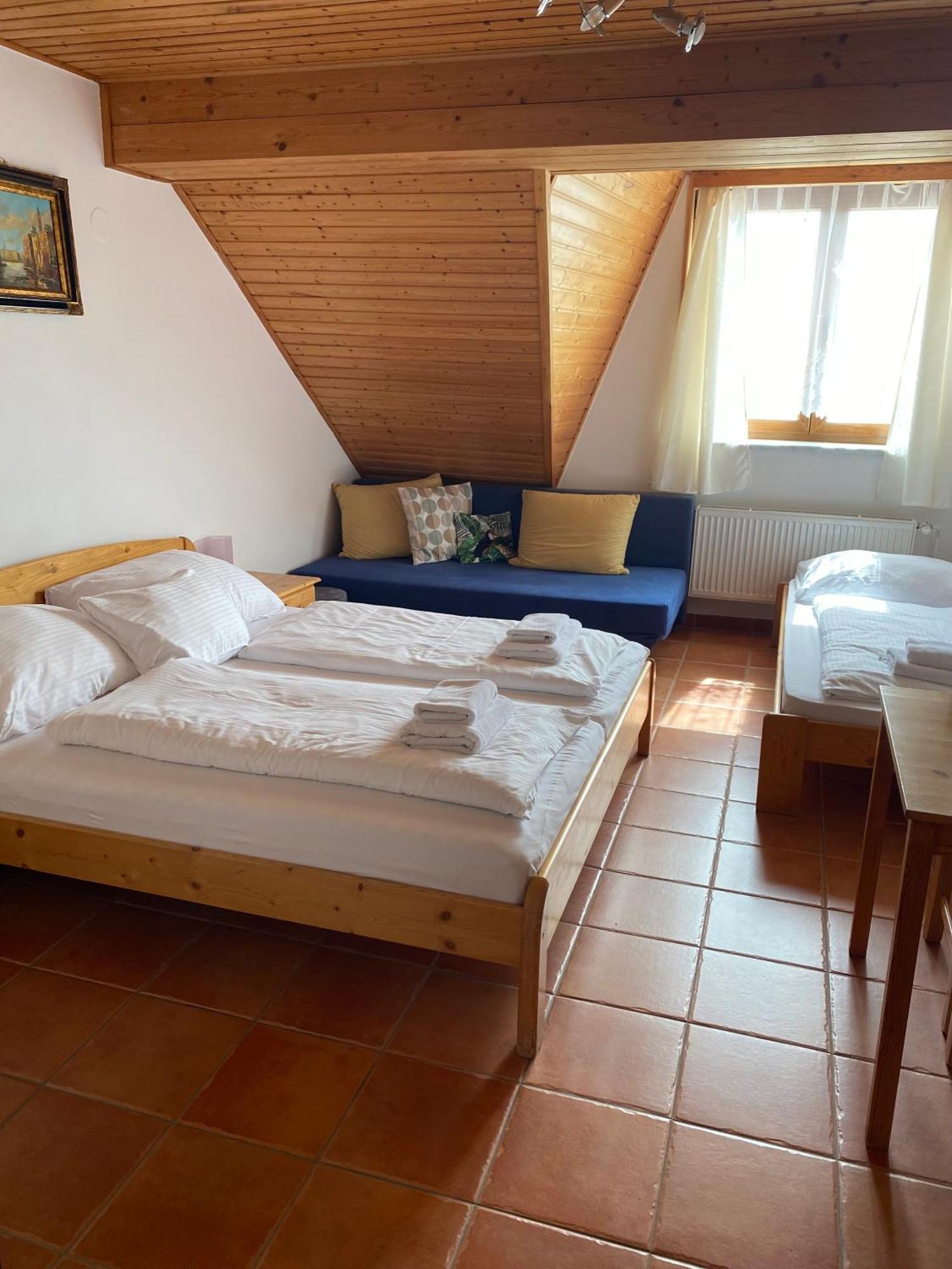Hotel Kreta Кутна Гора Екстер'єр фото