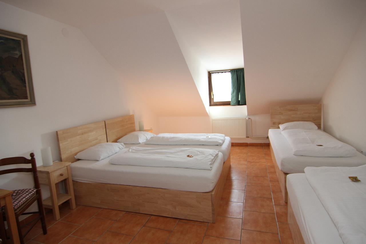 Hotel Kreta Кутна Гора Екстер'єр фото