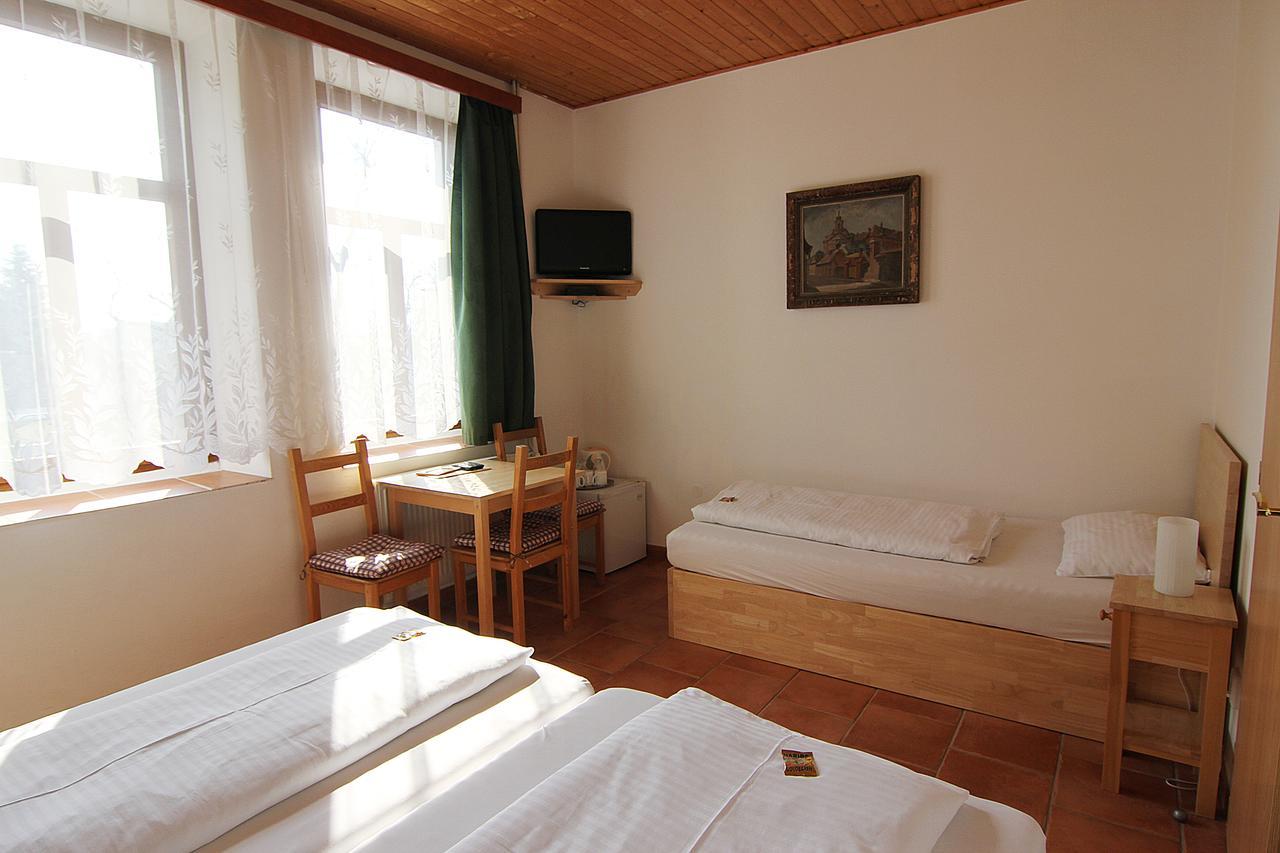 Hotel Kreta Кутна Гора Екстер'єр фото