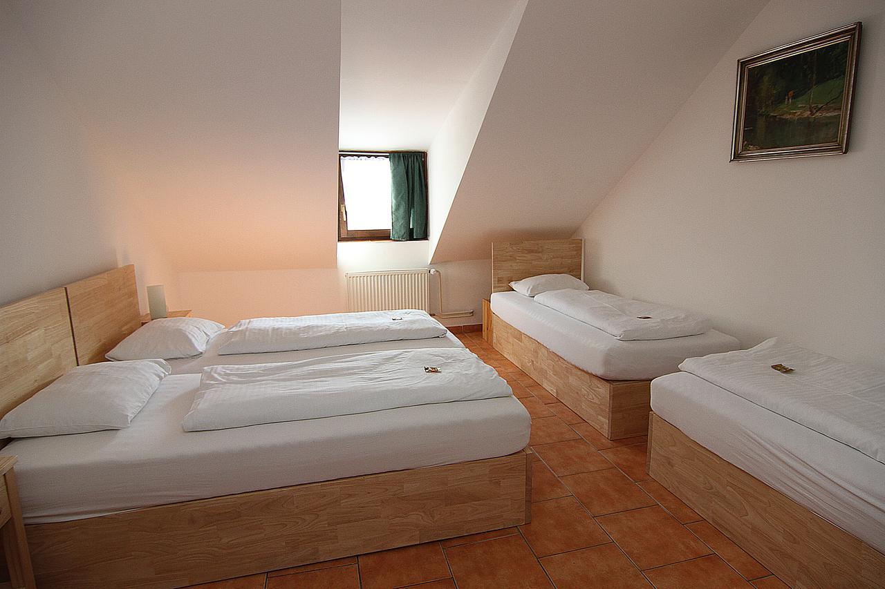 Hotel Kreta Кутна Гора Екстер'єр фото